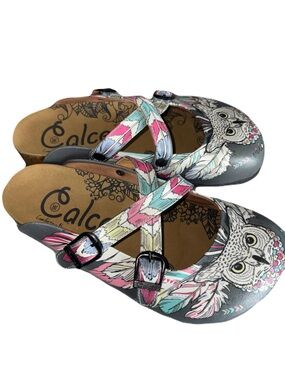 Calceo Women’s Gray Floral Owl Clog with Pink & Mint Accents